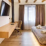 Charm - Private Mountain Retreat With Sauna, Jacuzzi & Kids Playroom *