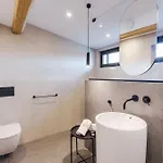 Charm - Private Mountain Retreat With Sauna, Jacuzzi & Kids Playroom