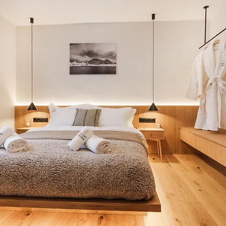 Charm - Private Mountain Retreat With Sauna, Jacuzzi & Kids Playroom