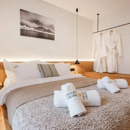 Charm - Private Mountain Retreat With Sauna, Jacuzzi & Kids Playroom 木屋