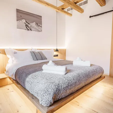 木屋 Charm - Private Mountain Retreat With Sauna, Jacuzzi & Kids Playroom *