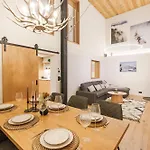 Charm - Private Mountain Retreat With Sauna, Jacuzzi & Kids Playroom