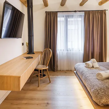 Charm - Private Mountain Retreat With Sauna, Jacuzzi & Kids Playroom *